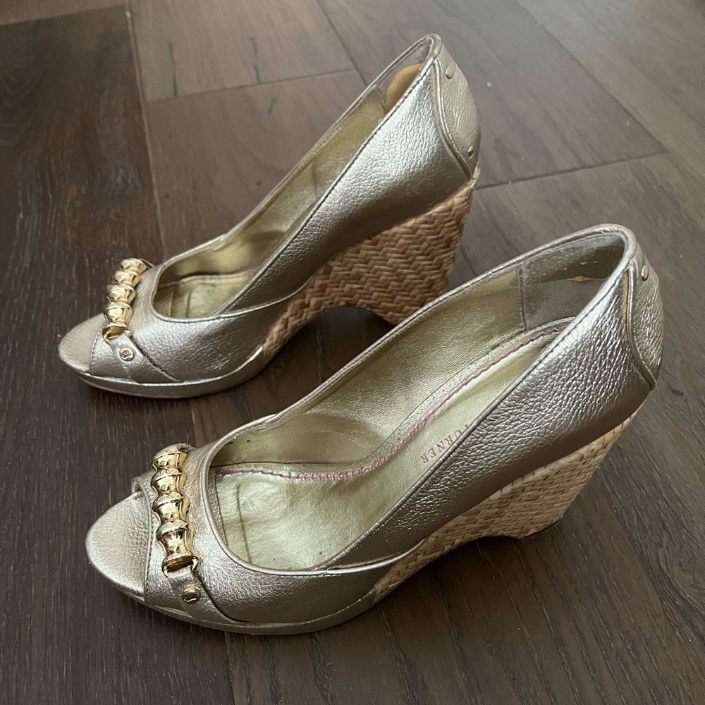 Elaine Turner Open Toe Leather Gold Wedge Sandal Heel Bamboo Gold Bit sz 9